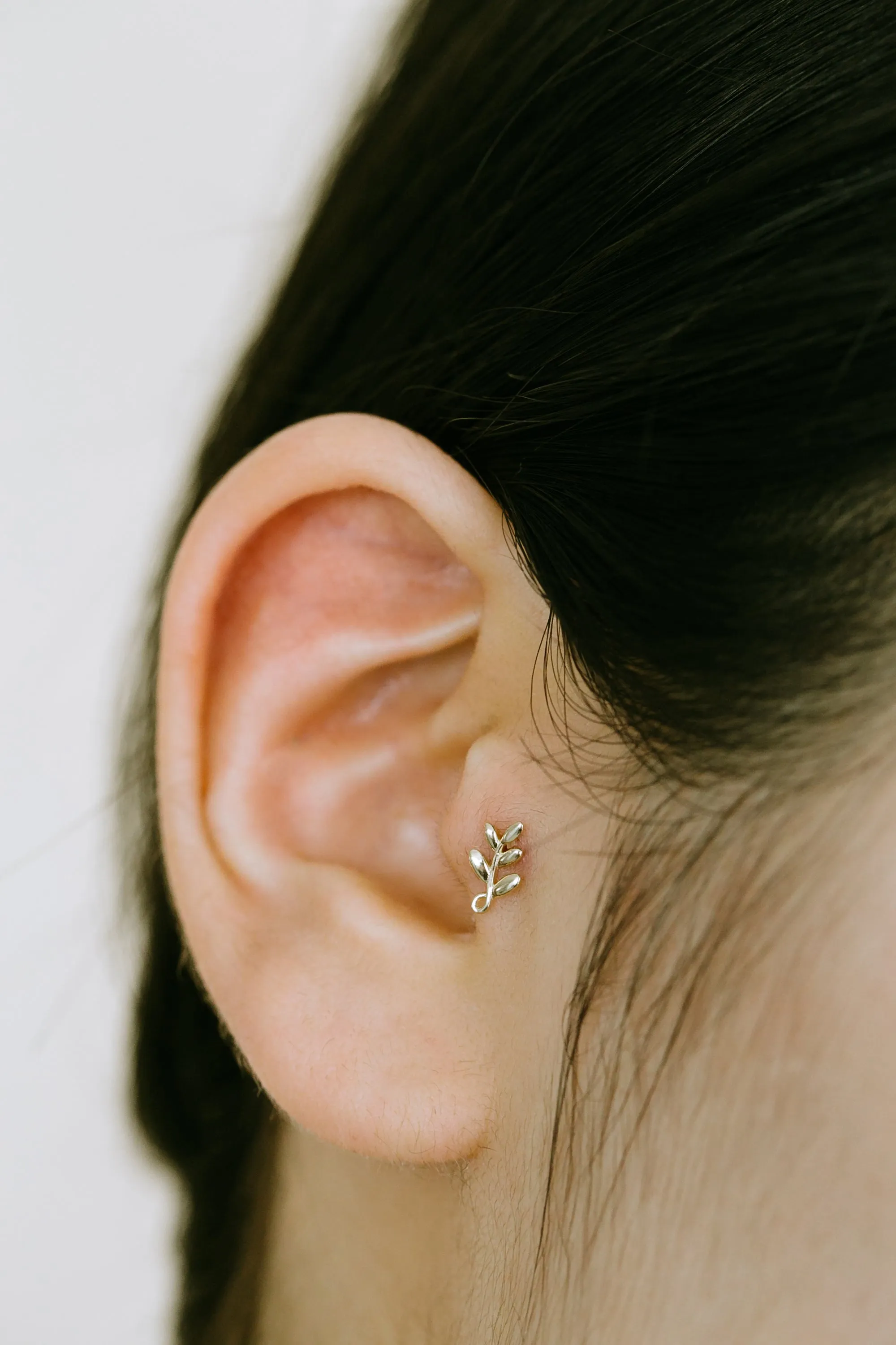 14K GOLD JEWELRY MINIMALIST DELICATE SIMPLE LEAF BARBELL EAR STUD EARRING PIERCING