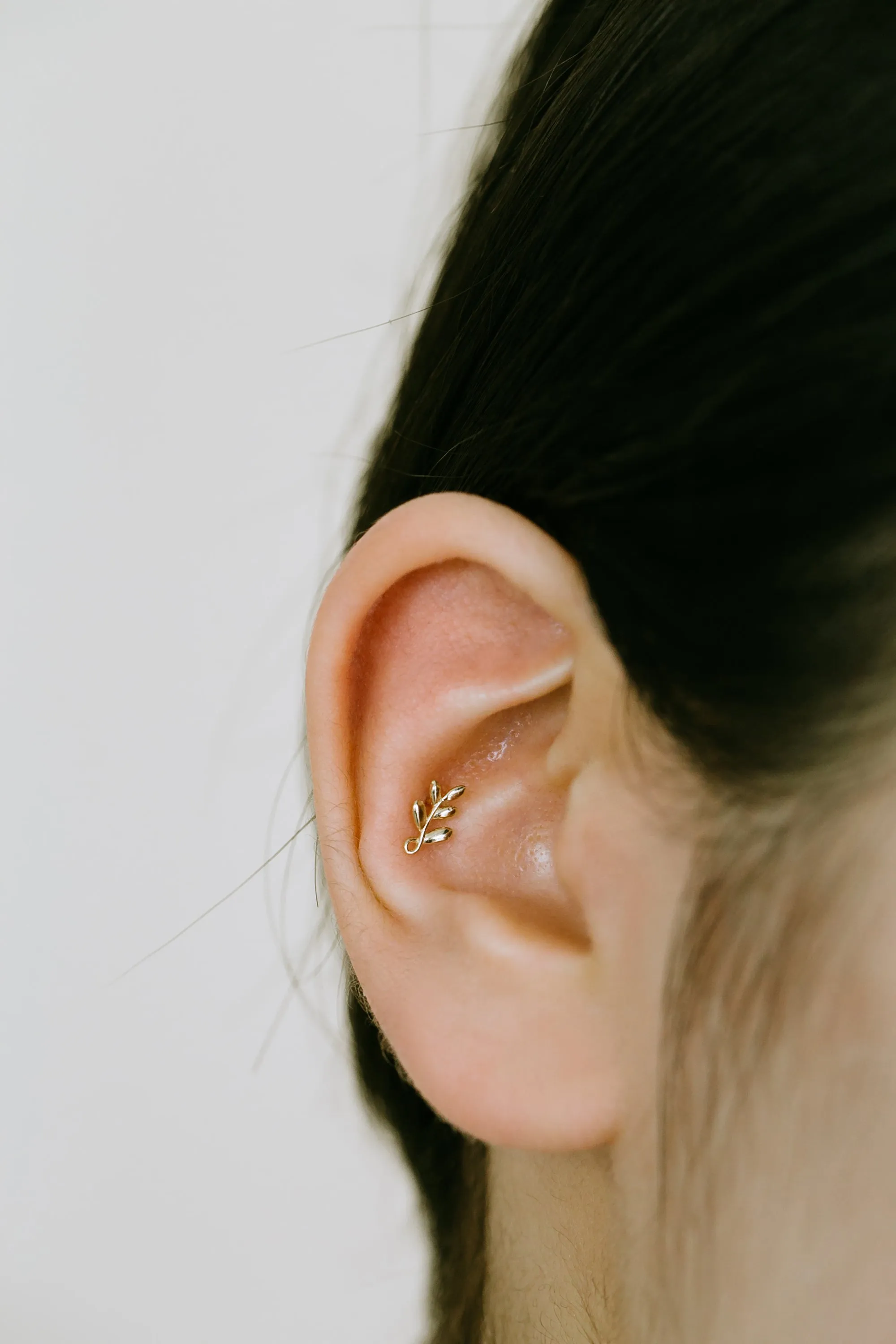 14K GOLD JEWELRY MINIMALIST DELICATE SIMPLE LEAF BARBELL EAR STUD EARRING PIERCING