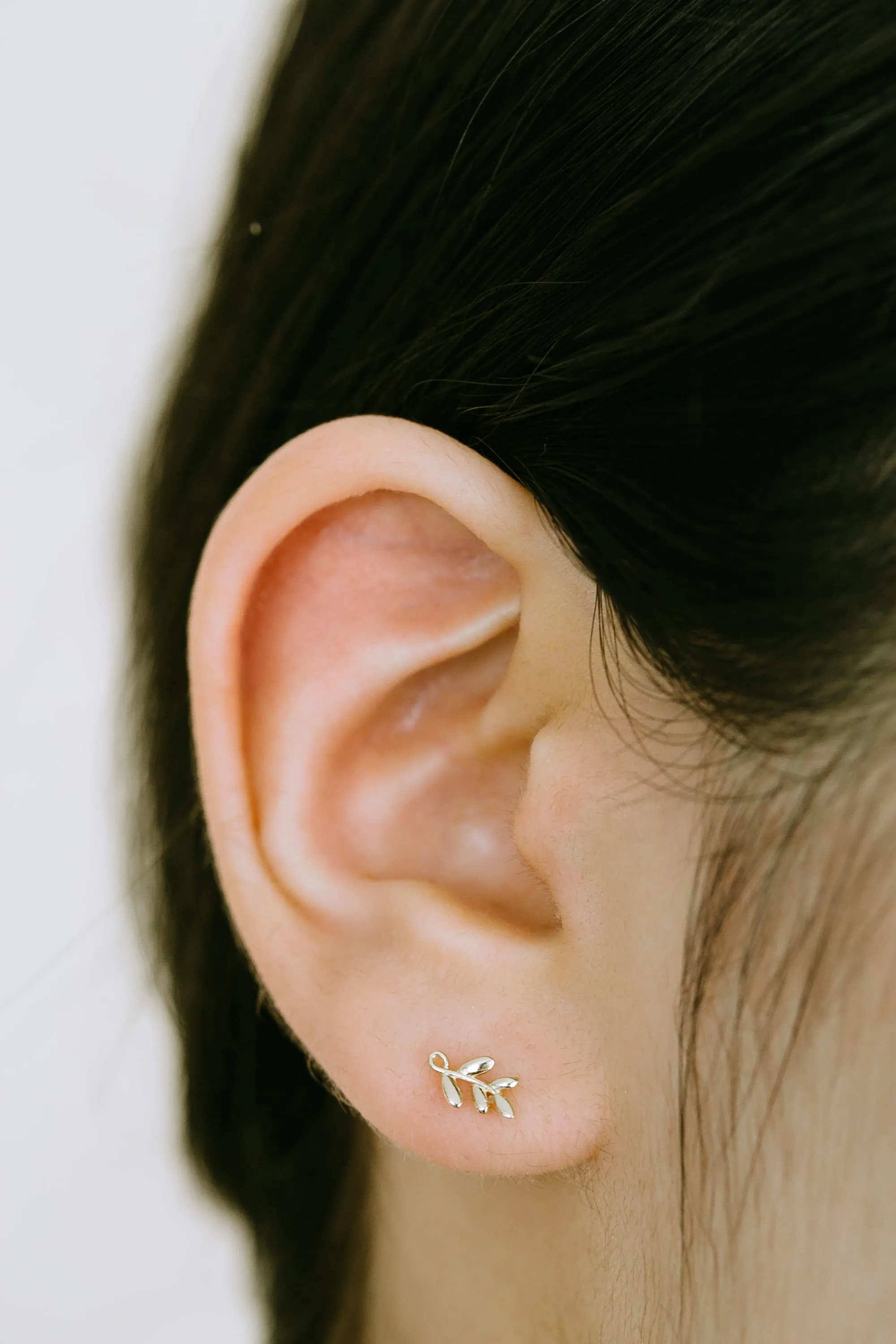 14K GOLD JEWELRY MINIMALIST DELICATE SIMPLE LEAF BARBELL EAR STUD EARRING PIERCING