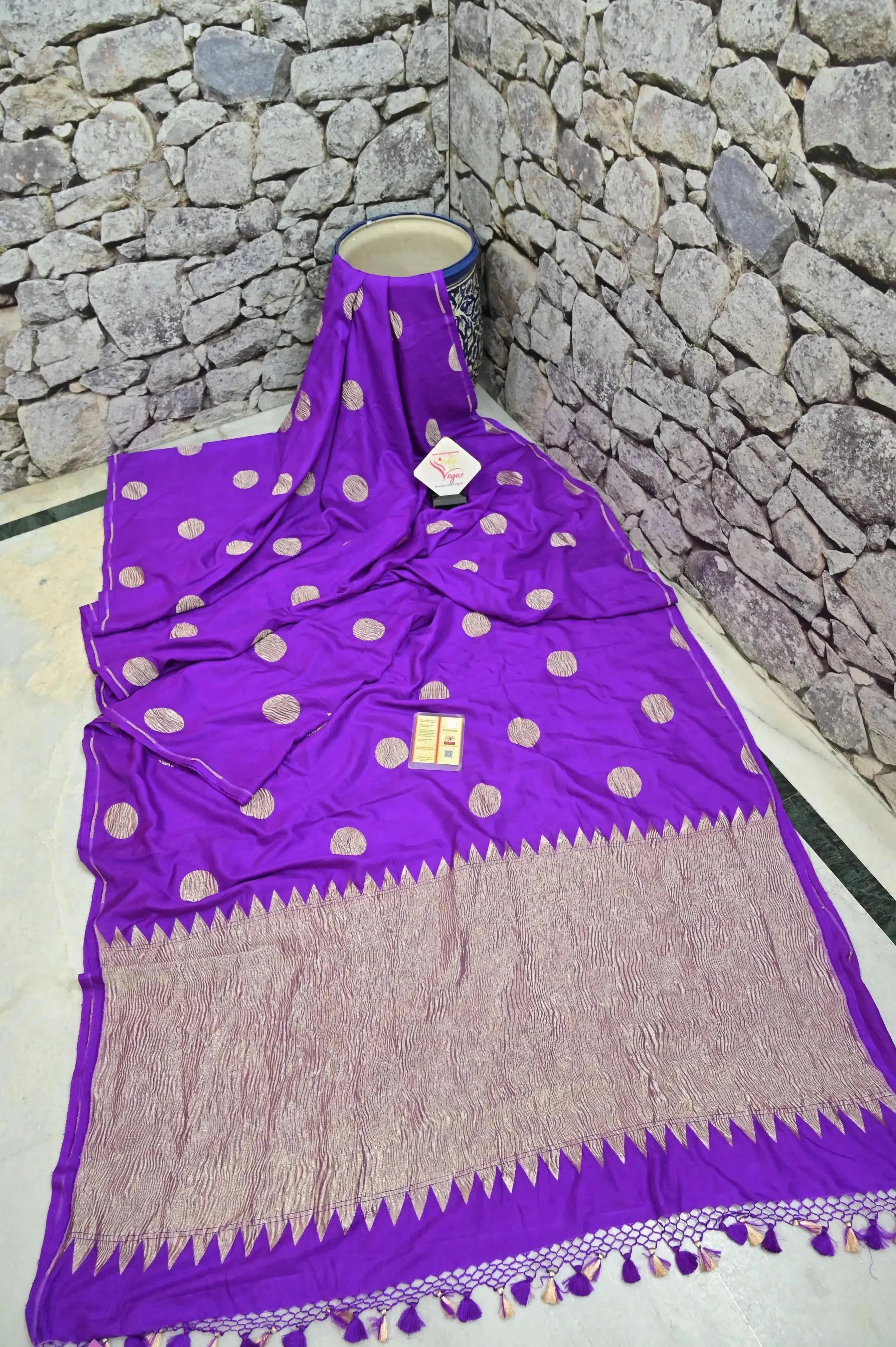 Deep Violet Color Georgette Katan Borderless Banarasi Saree with Crushed Tissue Pallu