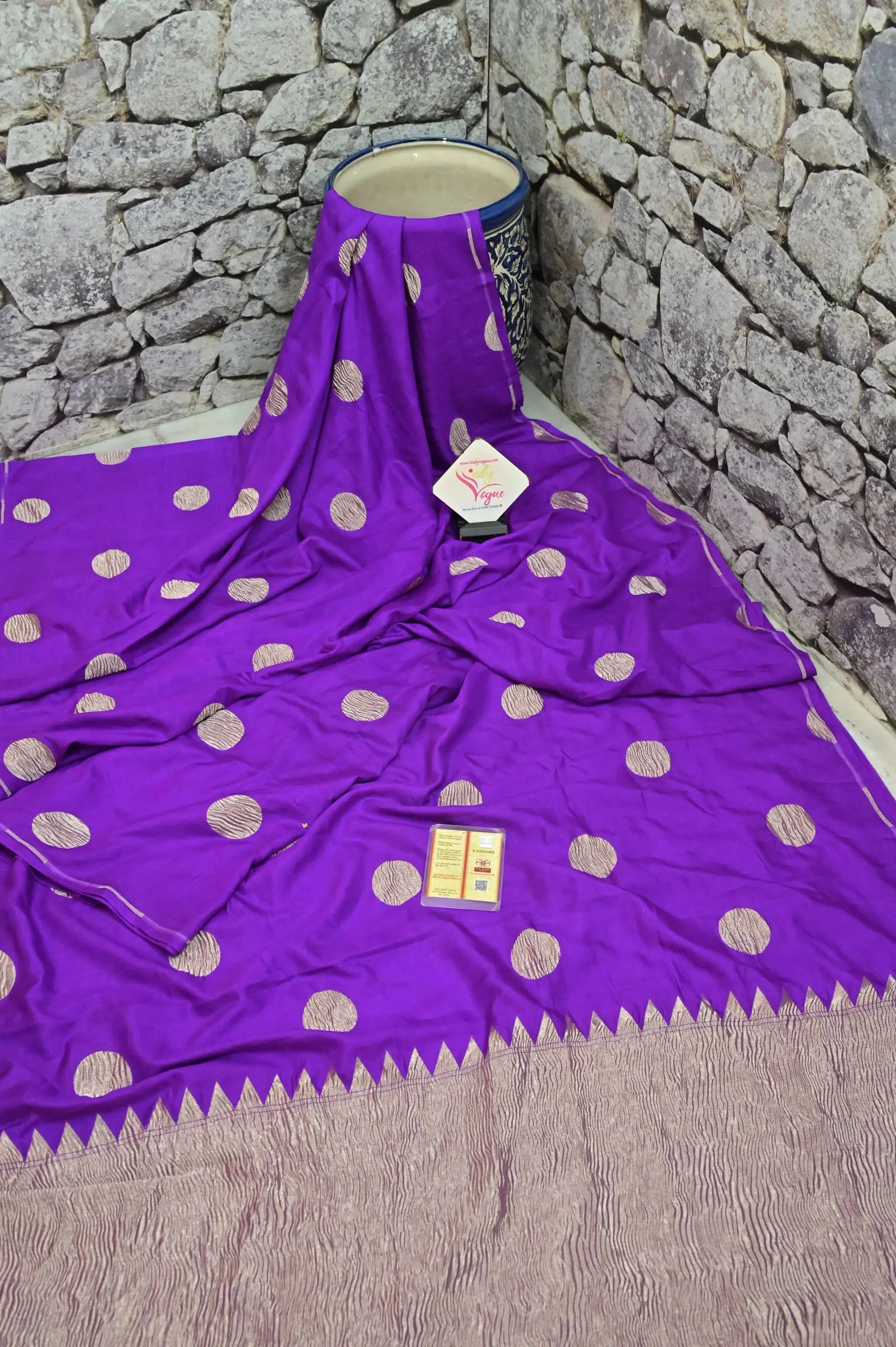 Deep Violet Color Georgette Katan Borderless Banarasi Saree with Crushed Tissue Pallu