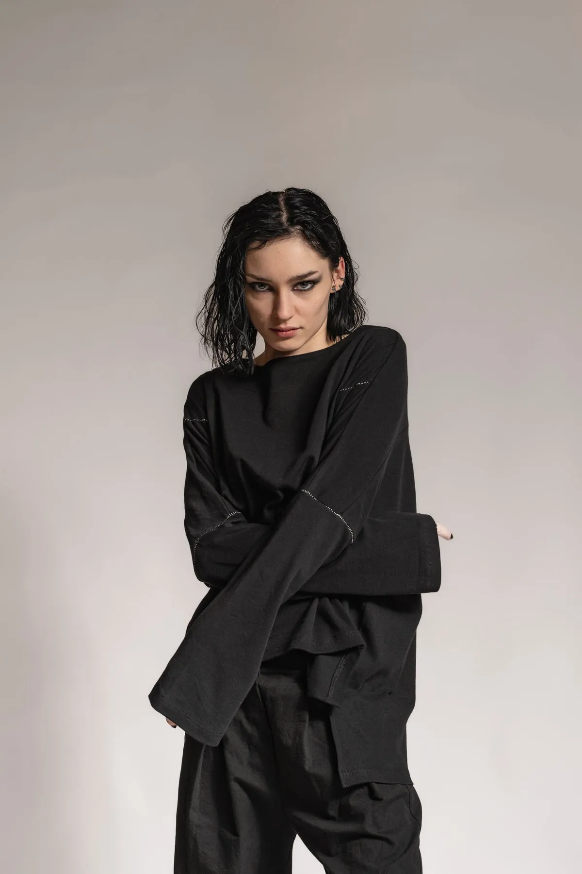 eigensinnig wien | Rosa | Ausgefallener, extravaganter Oversize Pullover in Schwarz