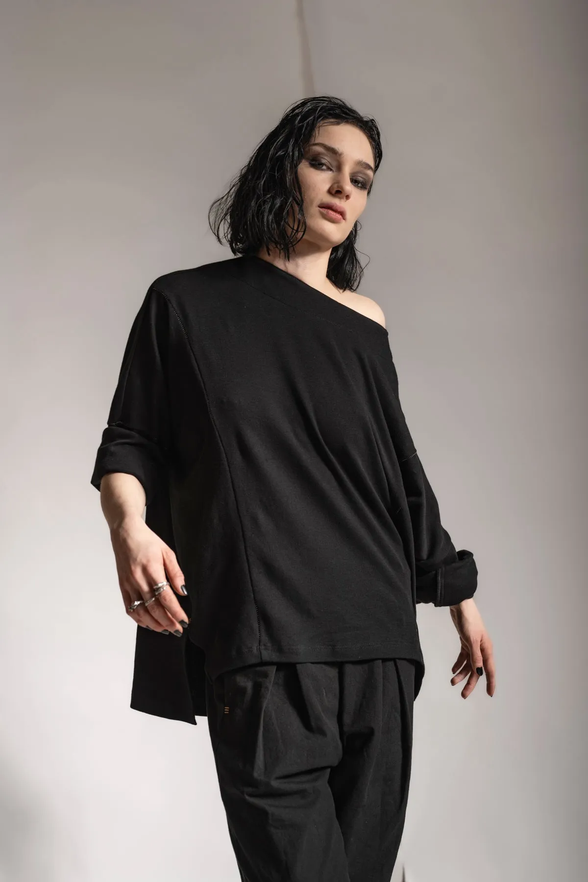 eigensinnig wien | Rosa | Ausgefallener, extravaganter Oversize Pullover in Schwarz