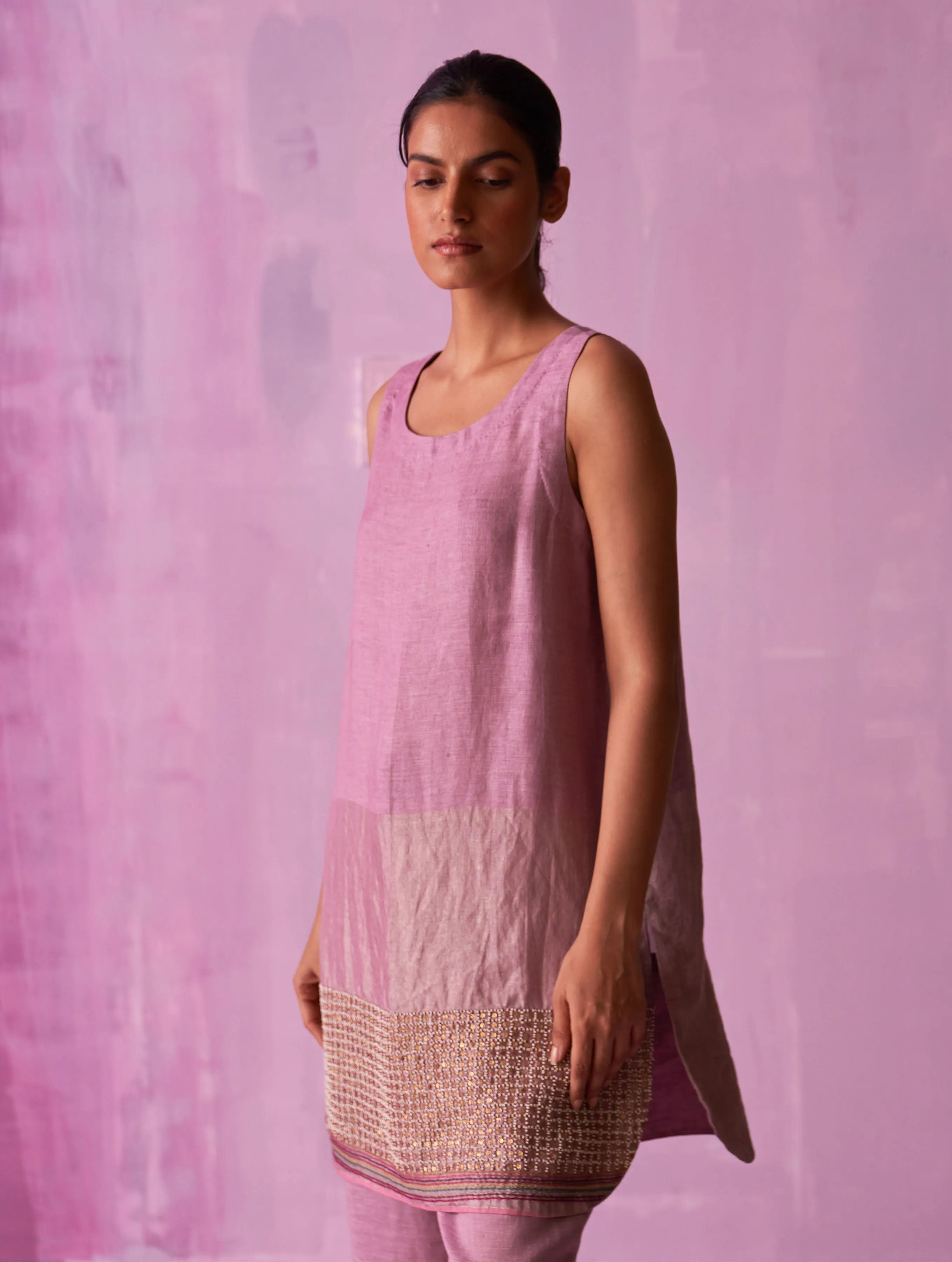 Irum Hand-Embroidered Sleeveless Kurta - Lavender