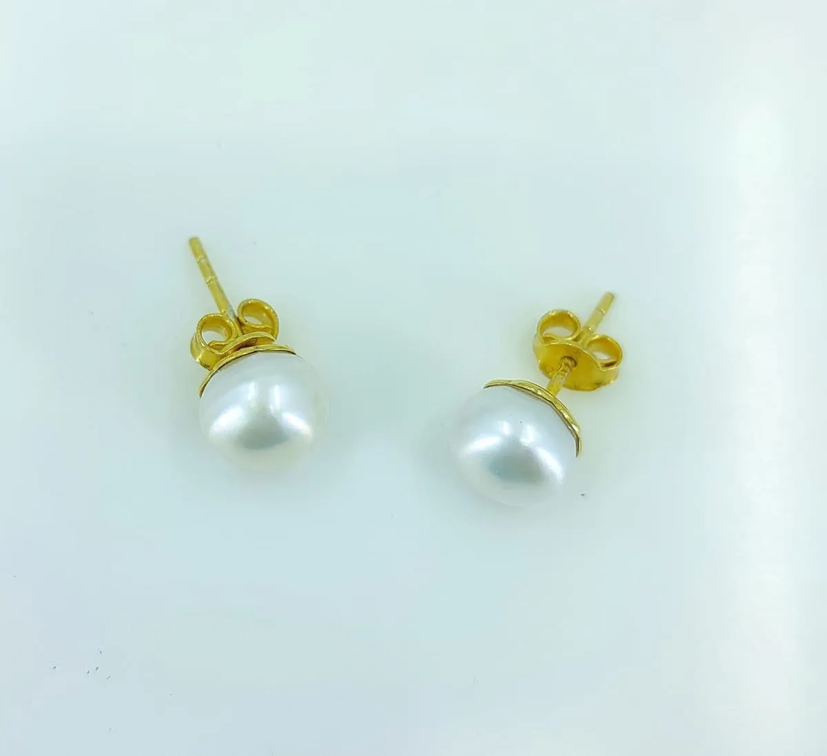 Navya Craft Gold Plated Freshwater Pearl 925 Solid Sterling Silver Handmade Ear-Stud